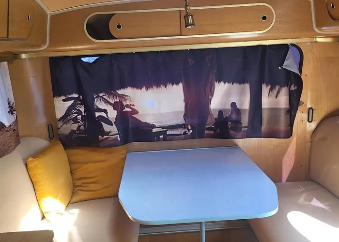 Swiss Army Night / Militaerbunker Hotel kapsułowy