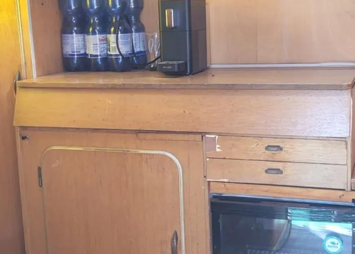 Capsulehotel Swiss Army Night / Militaerbunker *