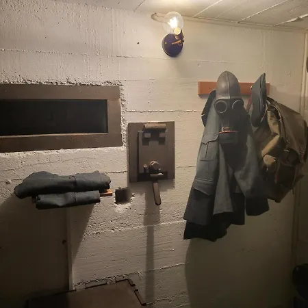 Hotel a capsule Swiss Army Night / Militaerbunker